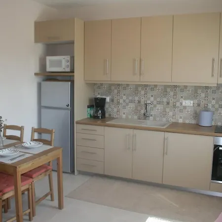 Ellie's Guesthouse, Апартаменты *