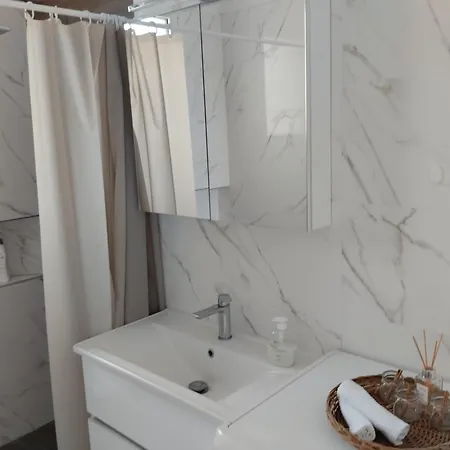 Ellie's Guesthouse, Апартаменты *