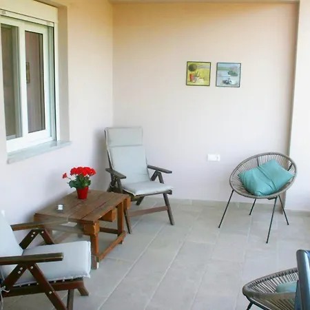 Апартаменты Ellie's Guesthouse,