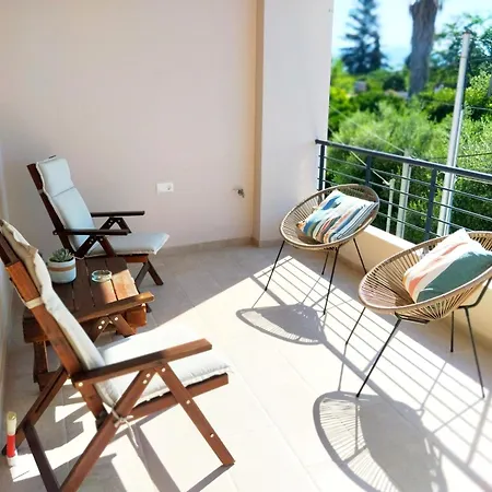 Ellie's Guesthouse, 公寓 纳夫普利翁