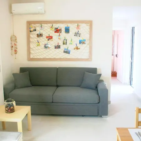 Ellie's Guesthouse, 纳夫普利翁