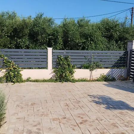 Ellie's Guesthouse, Nafplio Apartment