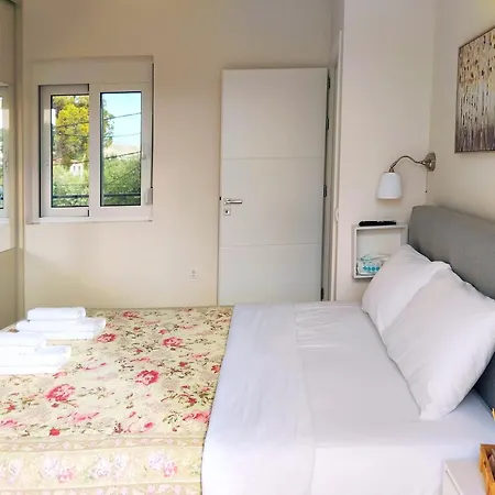 Ellie's Guesthouse, *