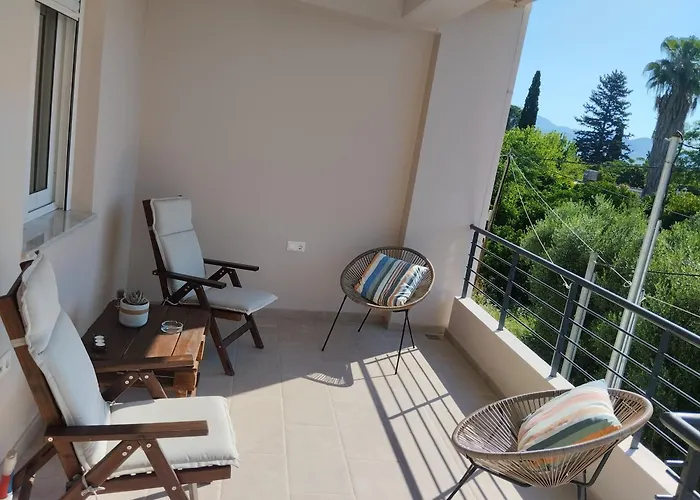 Ellie's Guesthouse, *